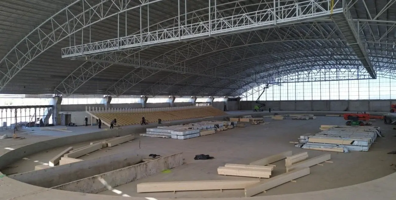 Rafaela: comenzó la instalación de la pista del velódromo para los Suramericanos