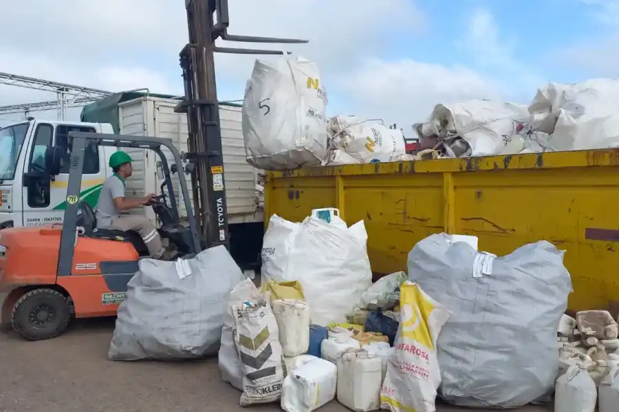 Fitosanitarios: se realizó una nueva jornada de recepción de envases vacíos con un gran acompañamiento de productores