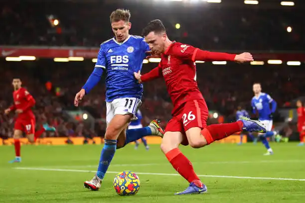 Liverpool acortó distancia con el City