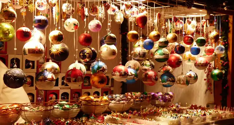 Feria Navideña en Plaza Libertad