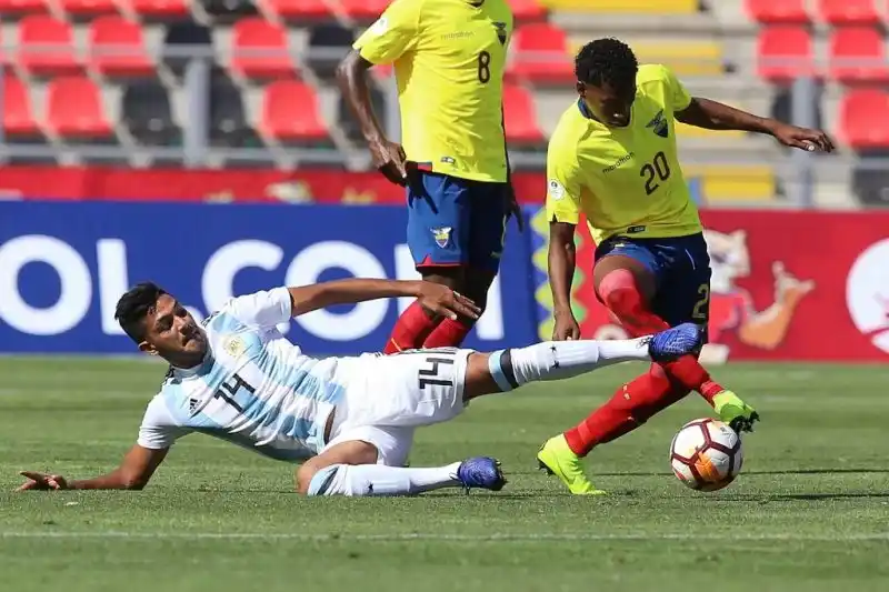 Argentina perdió con Ecuador y se complica