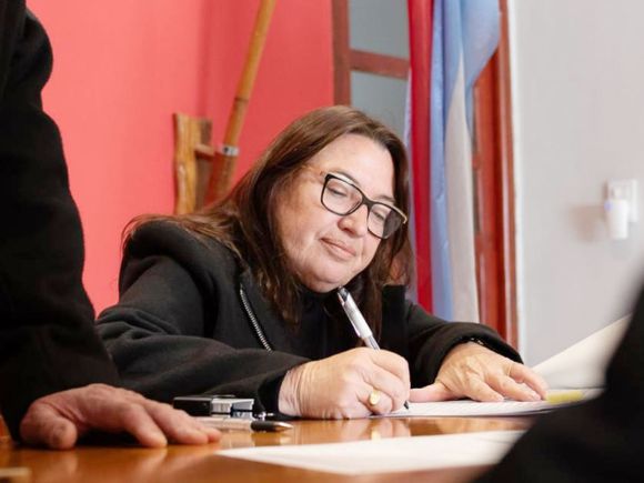 Familias de Diamante y Valle María avanzan en la regularización de sus viviendas