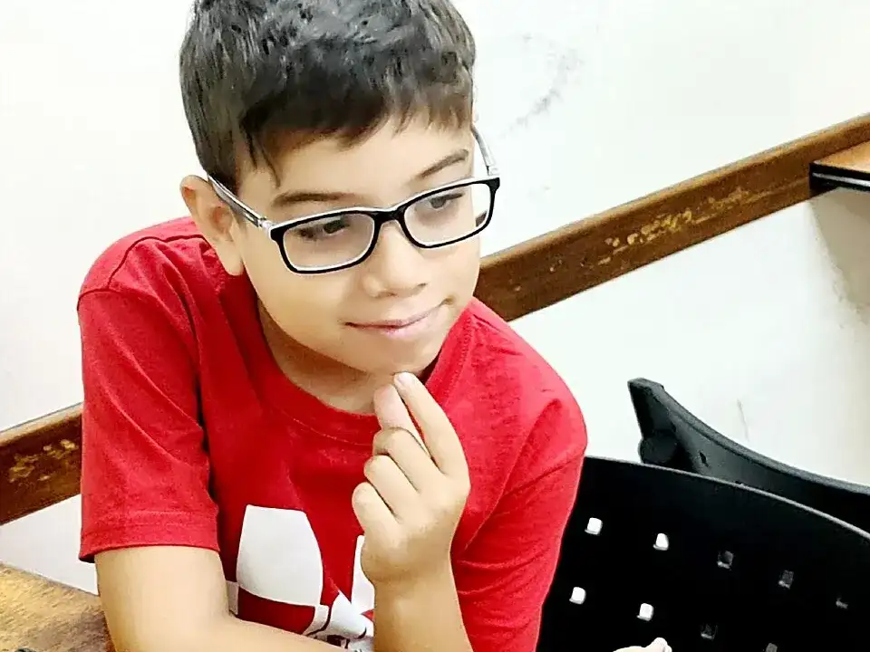 Faustino Oro volvió a hacer historia: a los 12 años derrotó a Magnus Carlsen