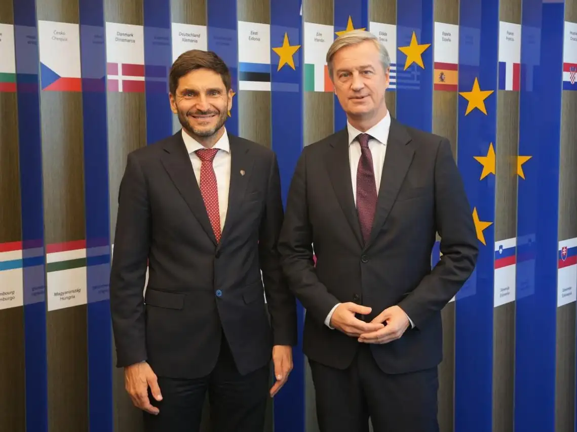 l gobernador de Santa Fe mantuvo un encuentro con el embajador de la Unión Europea en la Argentina, Erik Høeg. Foto: GSF