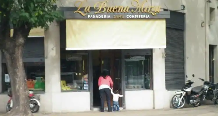 Dos delincuentes armados robaron en una panadería
