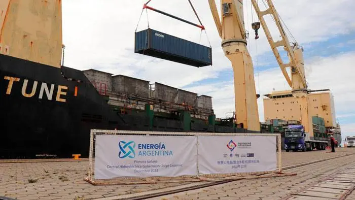 La primera  turbina para la central  hidroeléctrica Jorge Cepernic