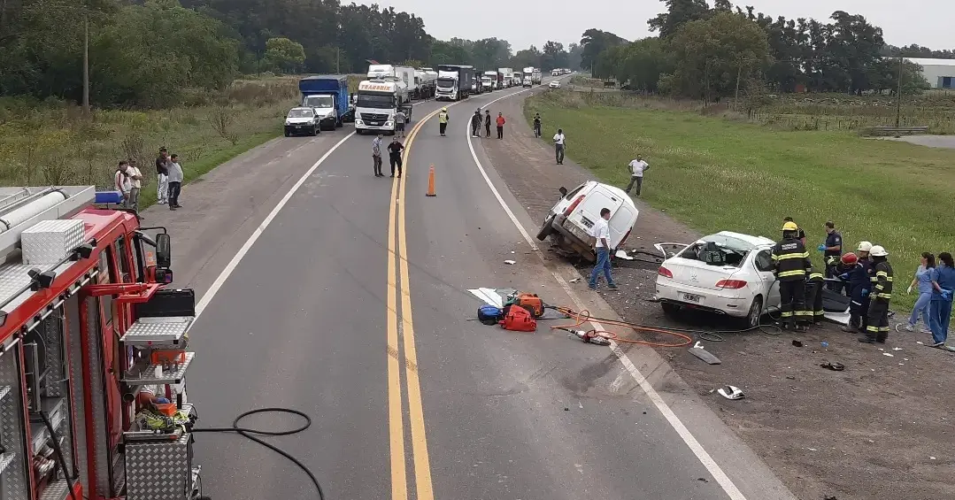 El choque se produjo a la altura del Km 126 de la RN 5 (FOTO: DataPosta).