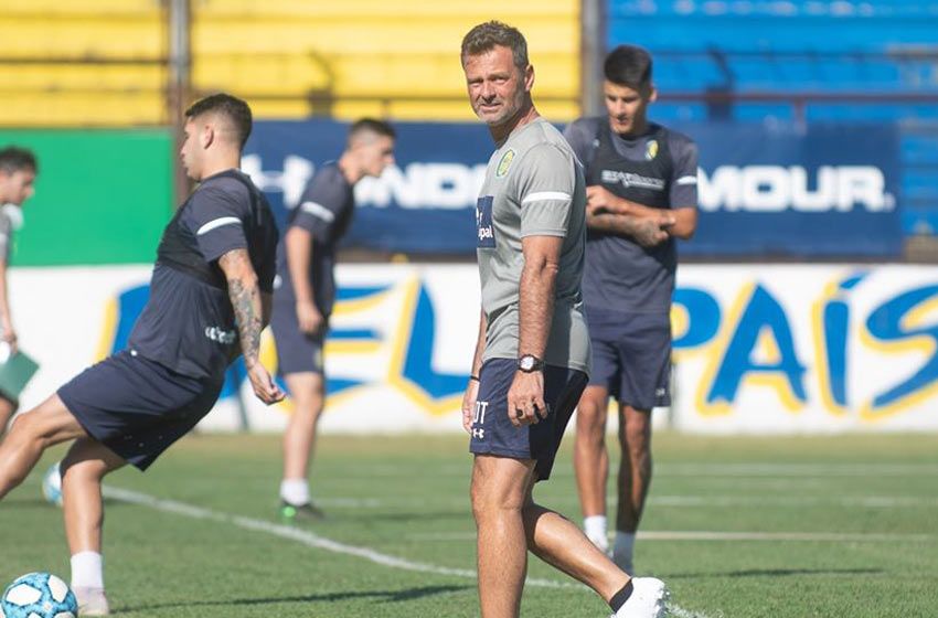 Cocca no tendrá a Laso para el reinicio de la Superliga: ¿cómo quedará armada la defensa?