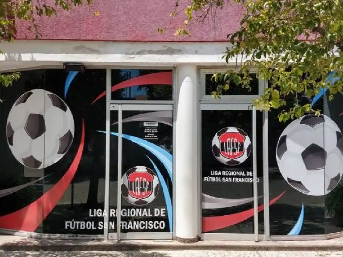 La Liga Regional sopla 100 velitas