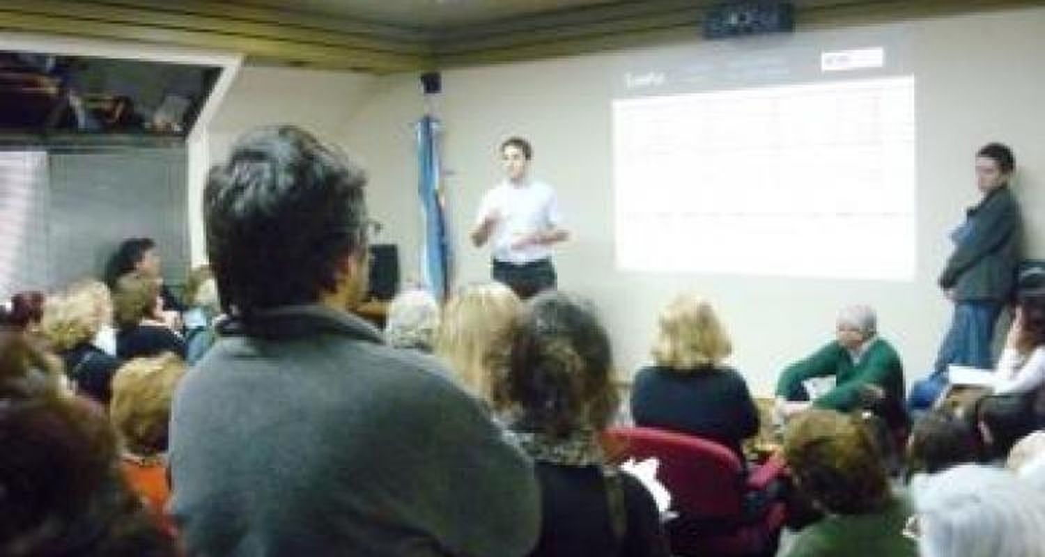 Multitudinaria charla sobre memoria y alzheimer en el Círculo Médico