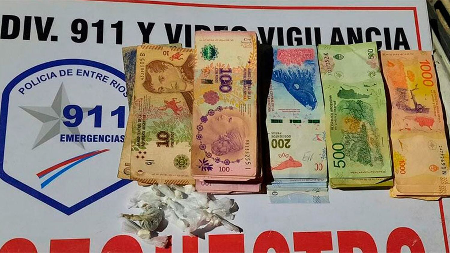 Tenía tobillera electrónica y lo detuvieron cuando vendía droga en la calle