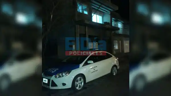 Delincuente colombiano cayó de un techo y está en terapia  