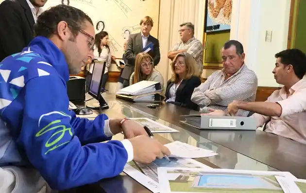 Caja de Jubilaciones: Abrieron los sobres para la construcción de la pileta semi olímpica