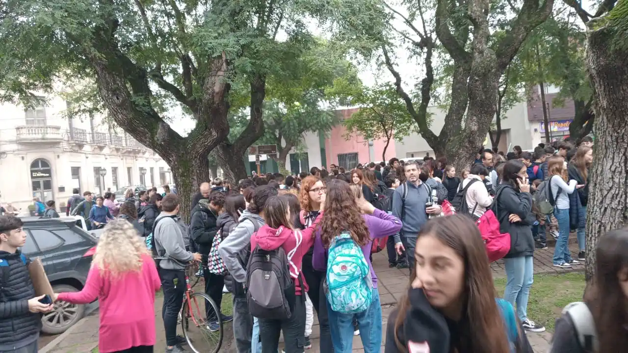 evacuación normal amenaza de bomba plaza belgrano