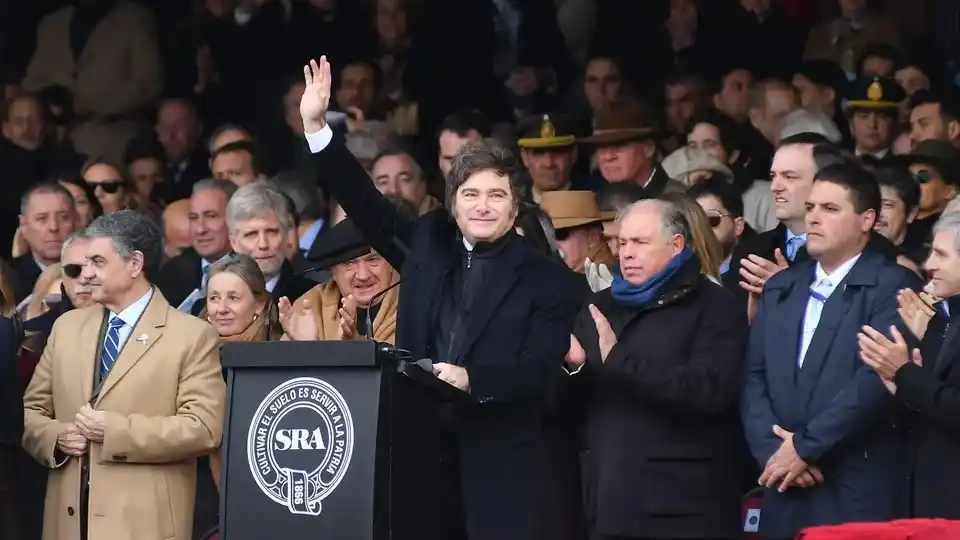 Milei anunció en La Rural la baja de las retenciones al campo.