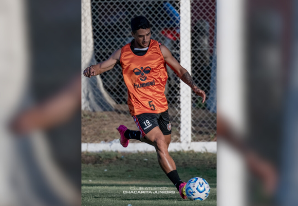 Agustín Quiroga jugó en el amistoso de Chacarita contra Colegiales