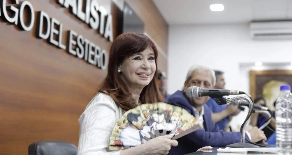 Cristina Kirchner, en su paso por Santiago del Estero como jefa del PJ. Hoy está en Rosario. Fotografía: Agencia Noticias Argentinas