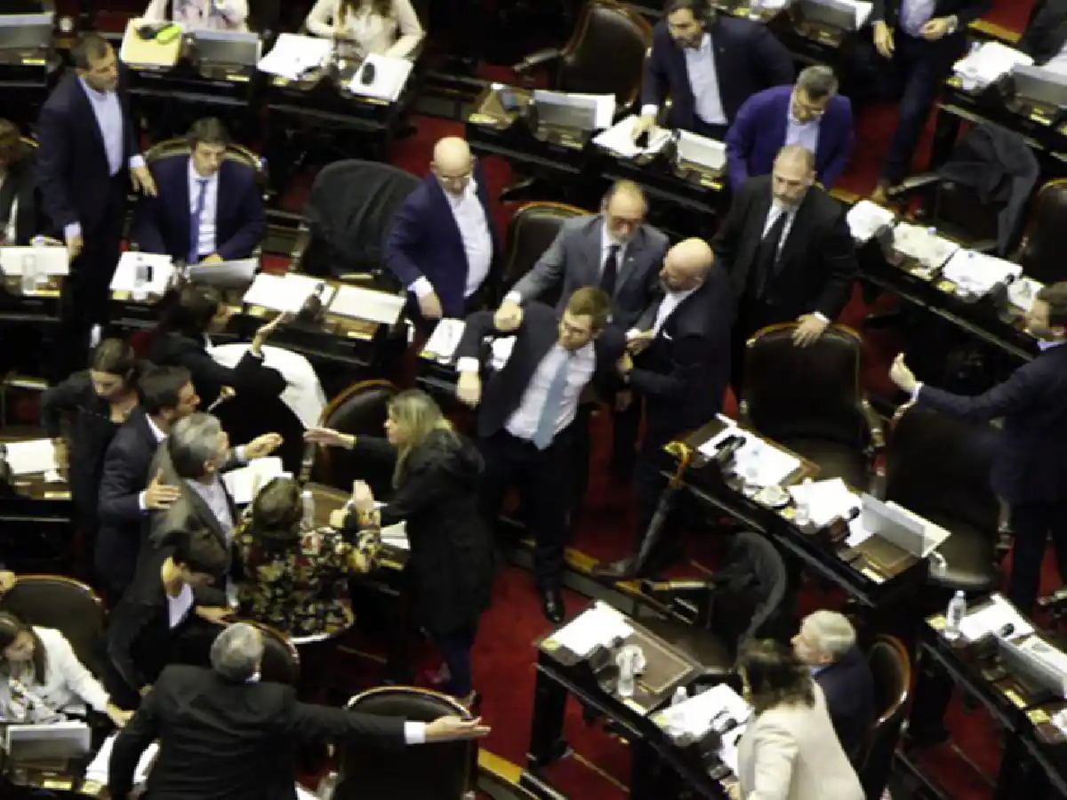 [Video] Massot, Filmus y Moreau casi se van a los golpes en el recinto