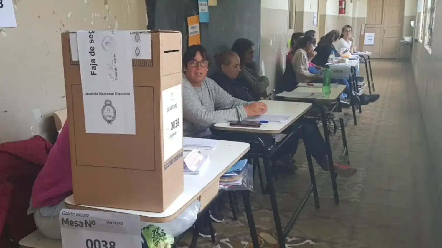 Escuela 1: Rey ganó en la mesa 34 y Cecilio en la 33