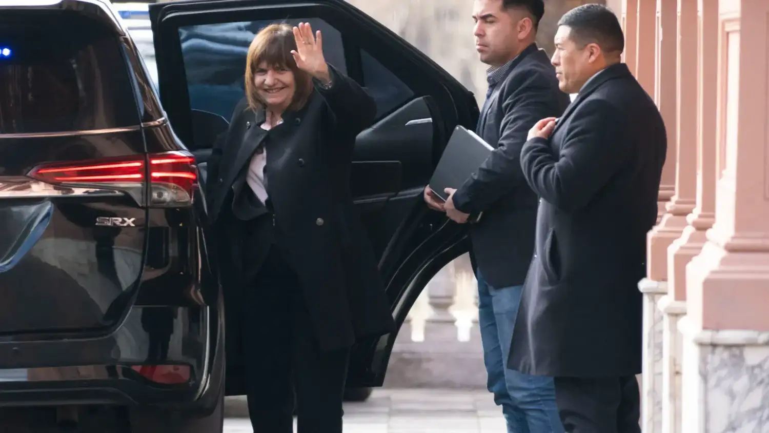 La llegada de la senadora Patricia Bullrich.