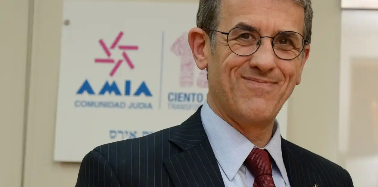 Tras sus declaraciones, Zbar pidió licencia como presidente de la AMIA