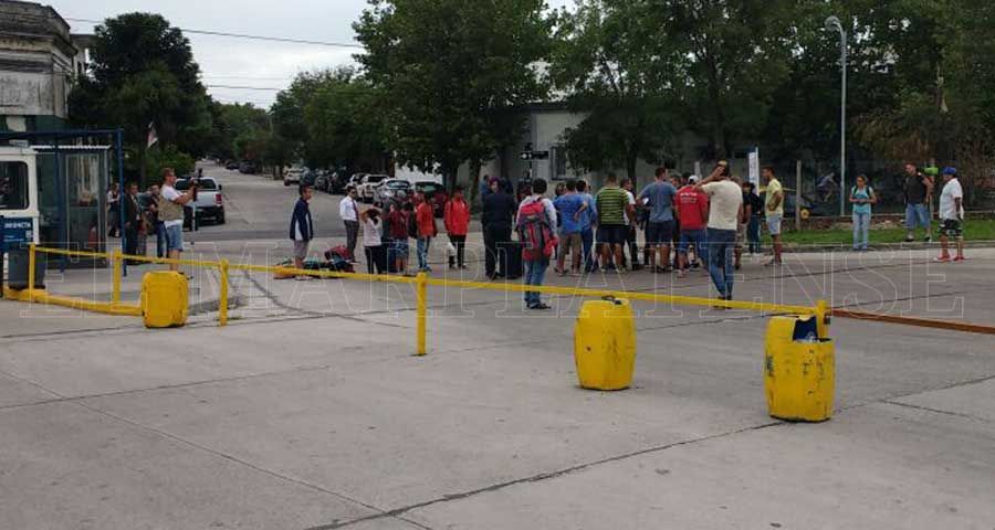 Tensión en la terminal por un paro de una empresa de transporte