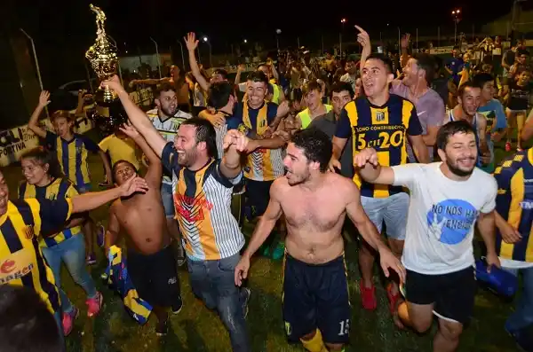 Juventud Urdinarrain ganó el Clausura en un final escandaloso