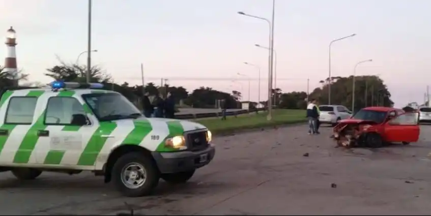 Cuádruple choque a metros del faro