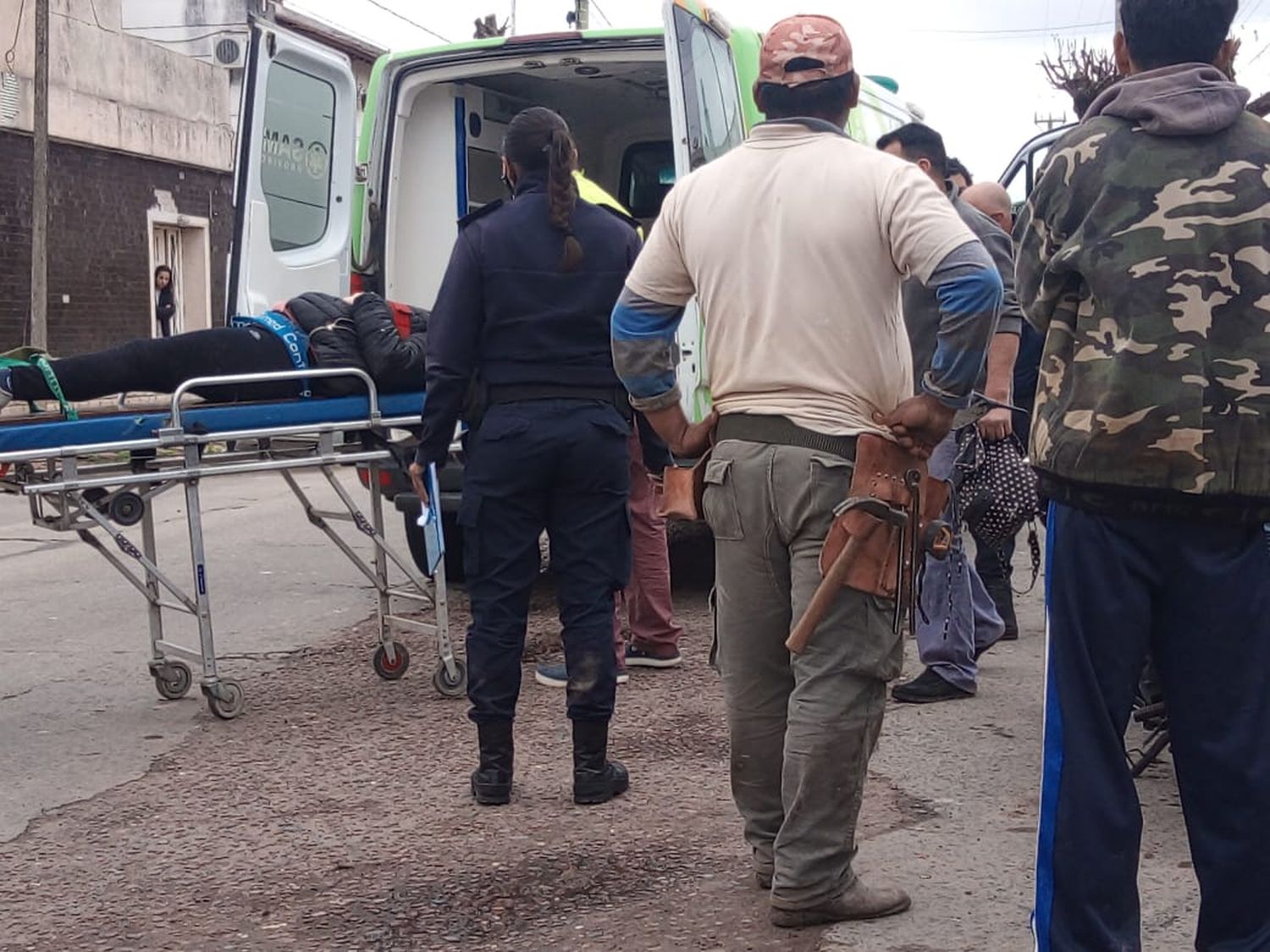 Buscan a conductor que chocó a una joven y se fugó del lugar
