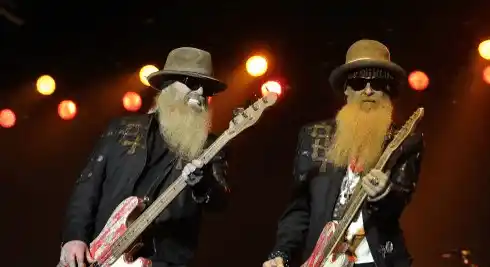 Dusty Hill junto a su compañero Billy Gibbons. Foto AFP