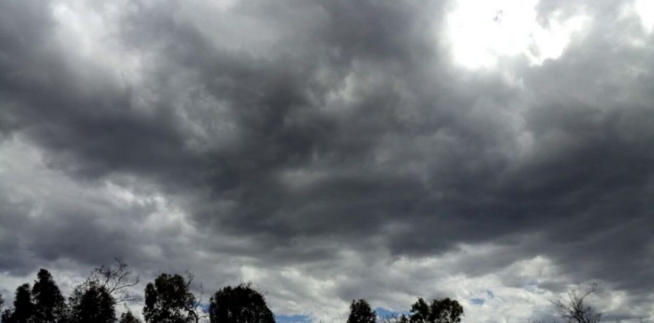 El comienzo del fin de semana se presentó con un cielo nublado.