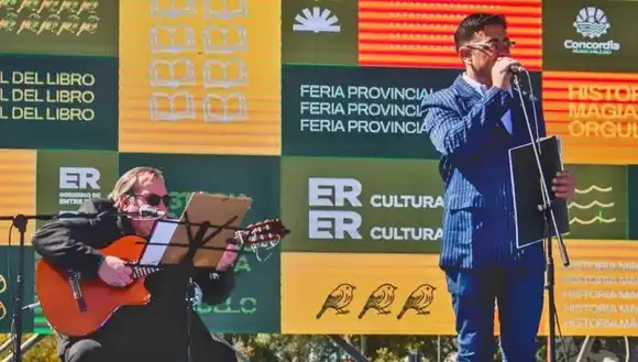 Canto y poesía de raíz entrerriana al cierre de la 1° Feria Provincial del Libro Concordia 2025