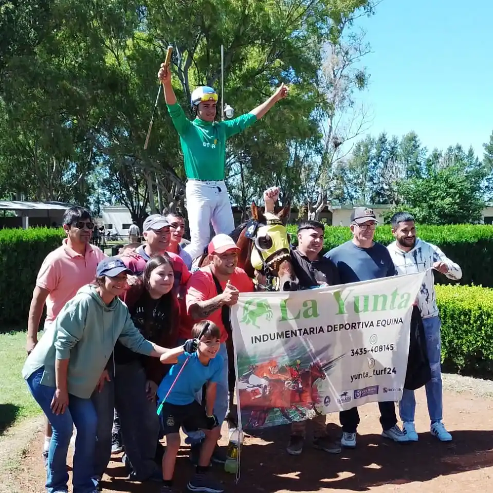 En la primera carrera, en reñido final, se impuso el 4, Clarita.