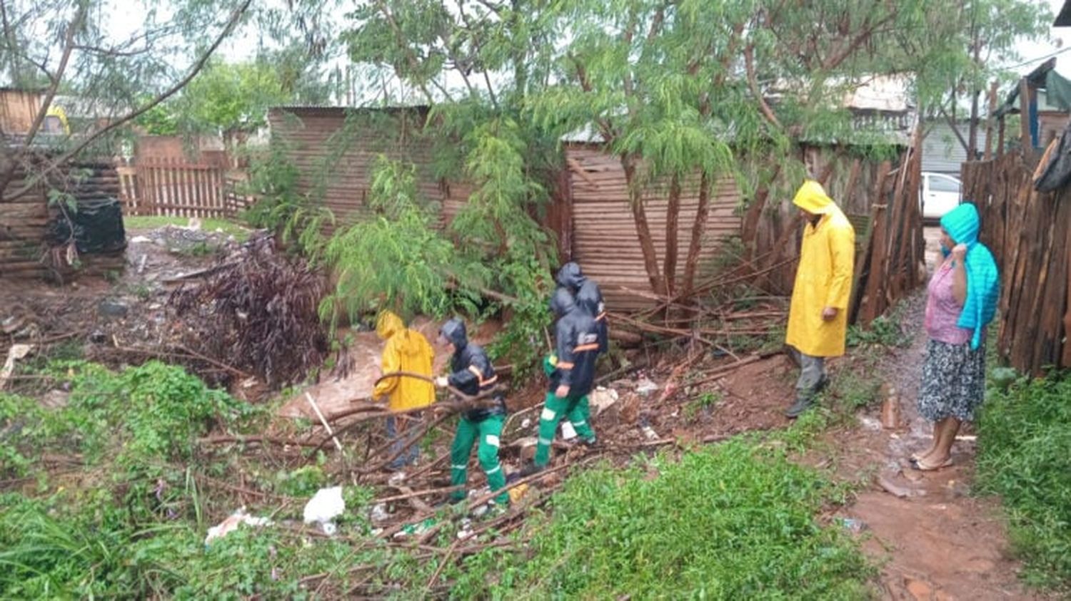 Se registraron inundaciones, evacuaciones y daños por la tormenta de Santa Rosa en Misiones; pronóstico indica que el mal tiempo persistirá