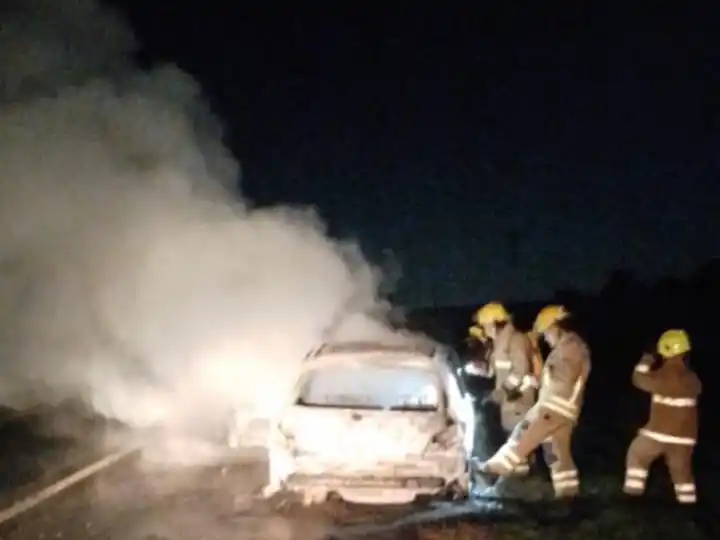 Incendio de vehículo en Ruta 26 dejó conductor con quemaduras