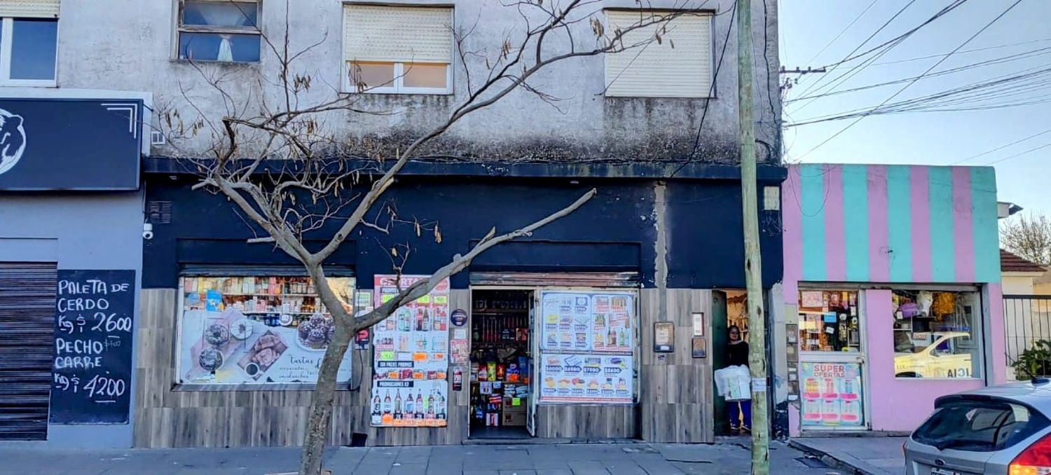 A punta de pistola, robó una despensa del barrio Las Avenidas