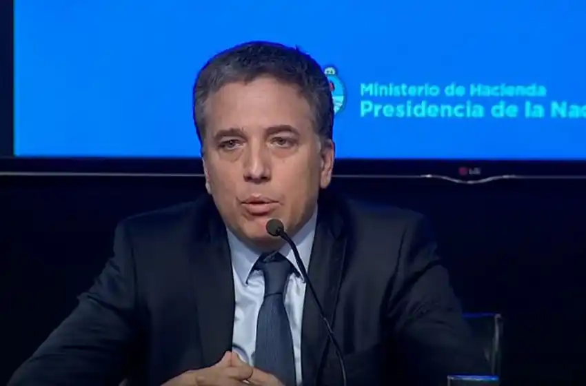 El déficit fiscal de enero creció un 10%