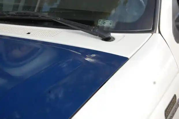 Violencia en el fútbol: vehículos dañados y dos policías lesionados
