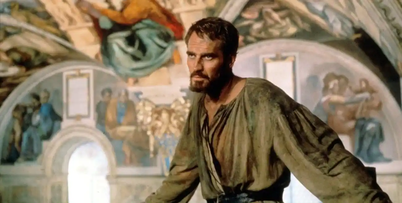 El actor Charlton Heston en la piel de Miguel Ángel, en el film dirigido por Carol Reed. Foto: 20th Century Fox