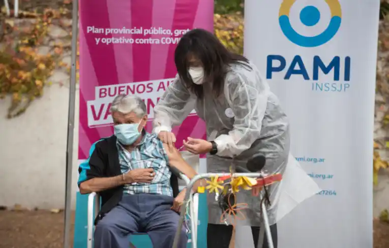 PAMI: Vacunaron en todas las residencias de personas mayores de la Provincia