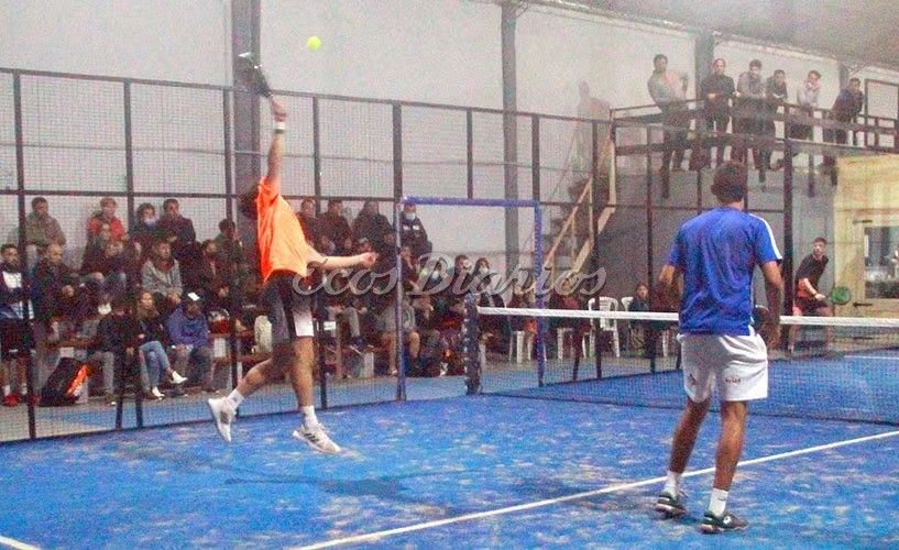 Torneo de pádel en desarrollo (foto de archivo)