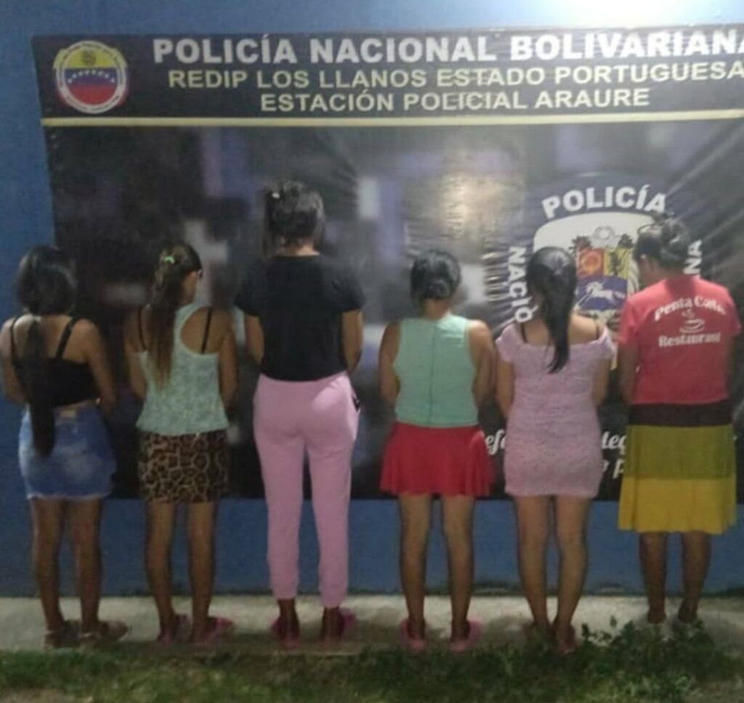 ¡TODA LA FAMILIA PRESA! RESCATAN a niño con condición especial que era encerrado en una jaula en Portuguesa