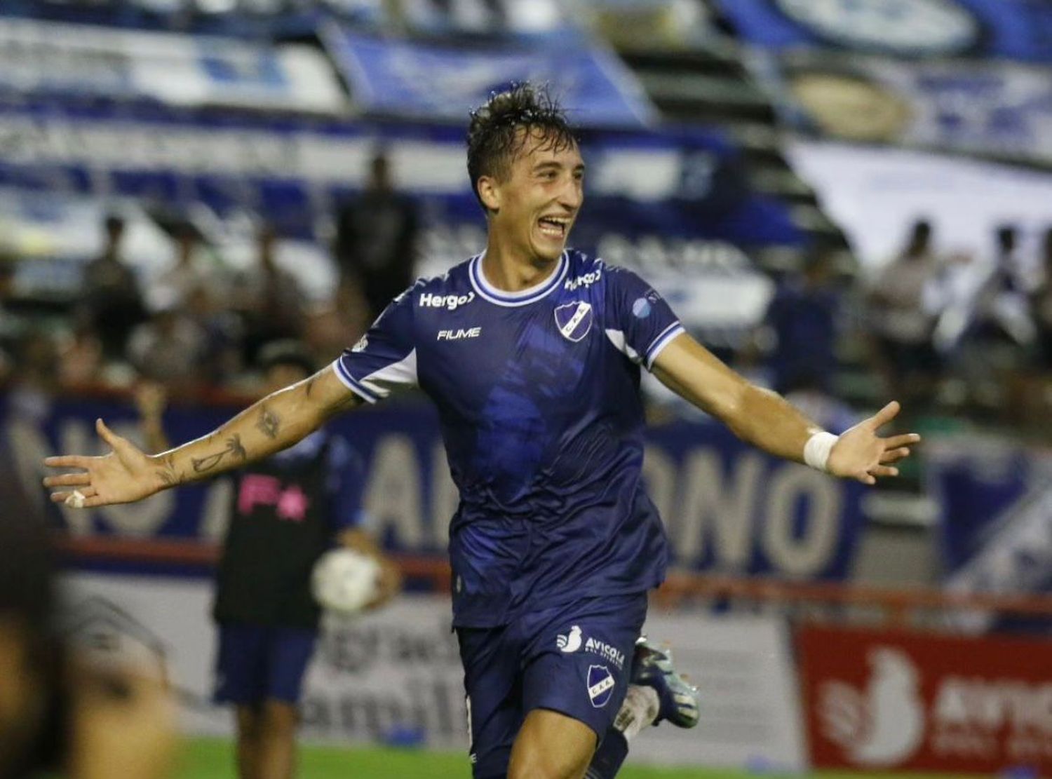 Tomás Rambert gritando gol en el Minella