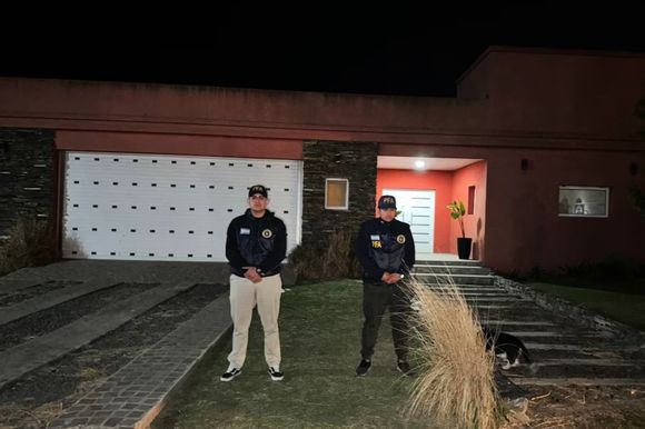 Allanamiento por Rainbowex: al Apart Club fueron por "fotos de Instagram" y se equivocaron