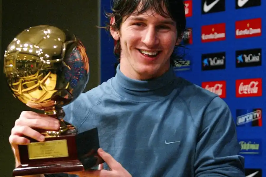 Messi con el premio en 2005