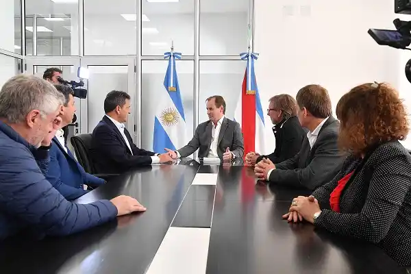 Bordet y Massa analizaron el acuerdo propuesto por el gobierno nacional