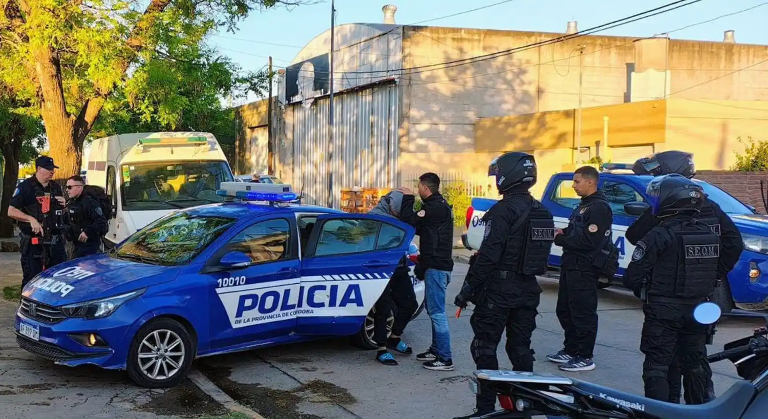 Rescataron a una mujer y sus hijos de un intento de secuestro en Córdoba: cuatro detenidos