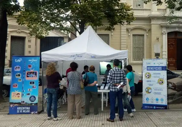Comenzó a atender el stand de la TV Digital 
