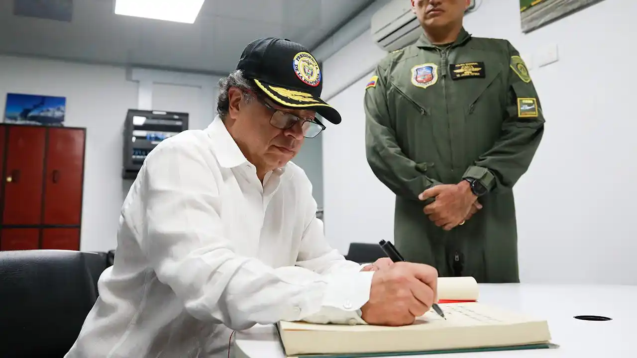 PETRO ORDENA OPERACIONES MILITARES: «Las FARC no dieron señal de querer un proceso de paz»