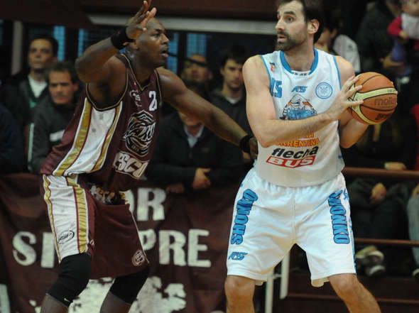 Básquet: En un partidazo, Regatas volvió a derrotar a Lanús